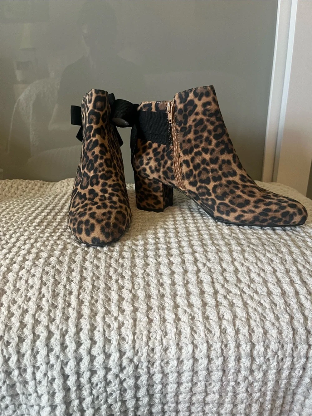Copper Key Leopard Print Ankle Booties Black Heel Bow Accent Size 8.5 539